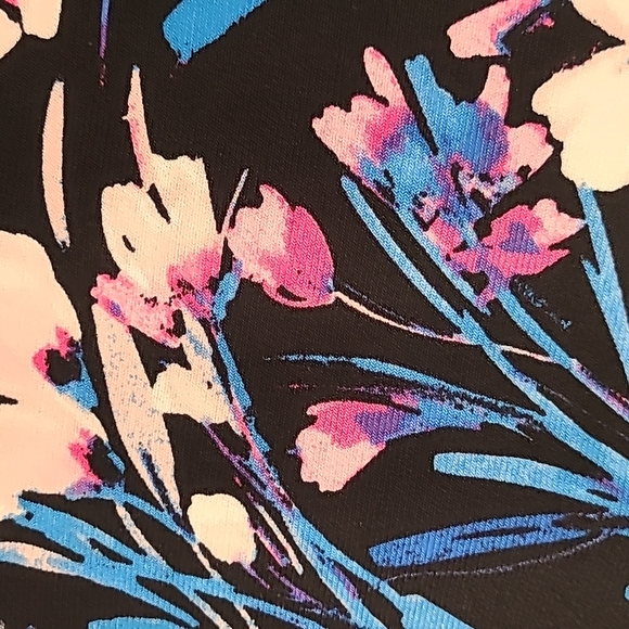 BLACK LABEL BY EVAN PICONE WOMANS BEAUTIFUL FLORAL TOP SIZE LARGE - Picture 5 of 14